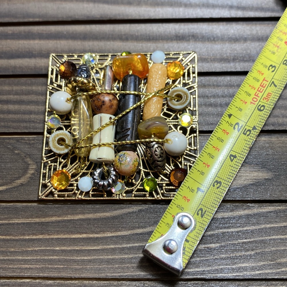 Vintage gold-tone collage brooch featuring various beads and gemstones - Picture 6 of 8